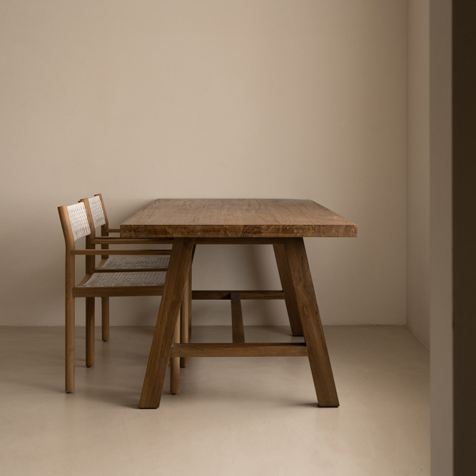 Maison dining table